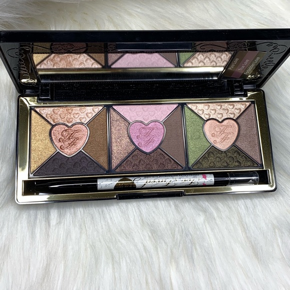 Too Faced Love Palette - Picture 2 of 2